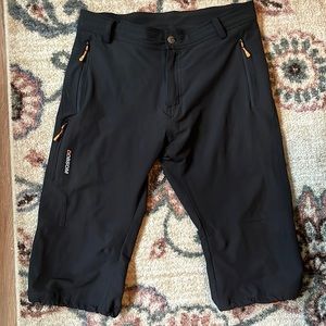 Men’s large black sporty/casual capris